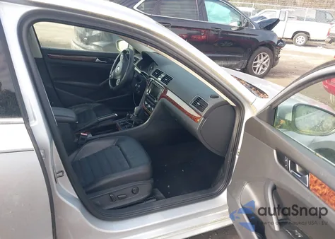 2012 Volkswagen Passat 2.0L Tdi Sel Premium z USA, uszkodzony, nr VIN 1VWCN7A3XCC094811